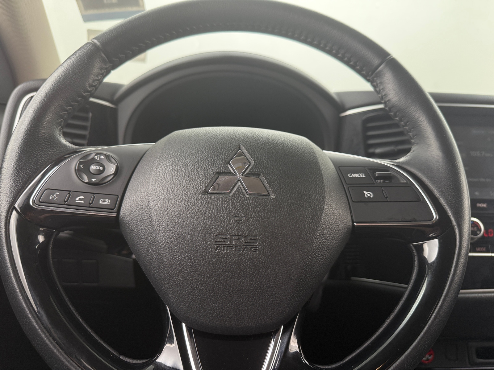 Thumbnail: 2020 Mitsubishi Outlander - 5