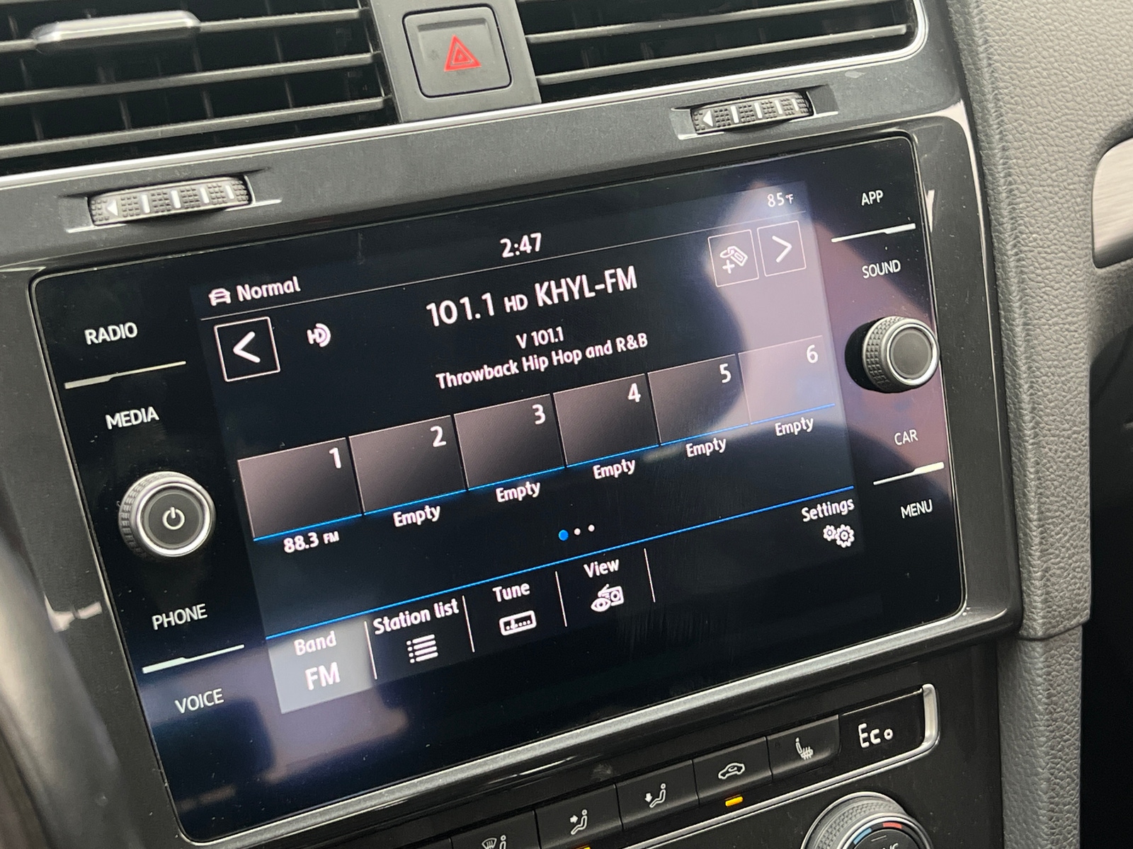 Thumbnail: 2019 Volkswagen e-Golf - 4