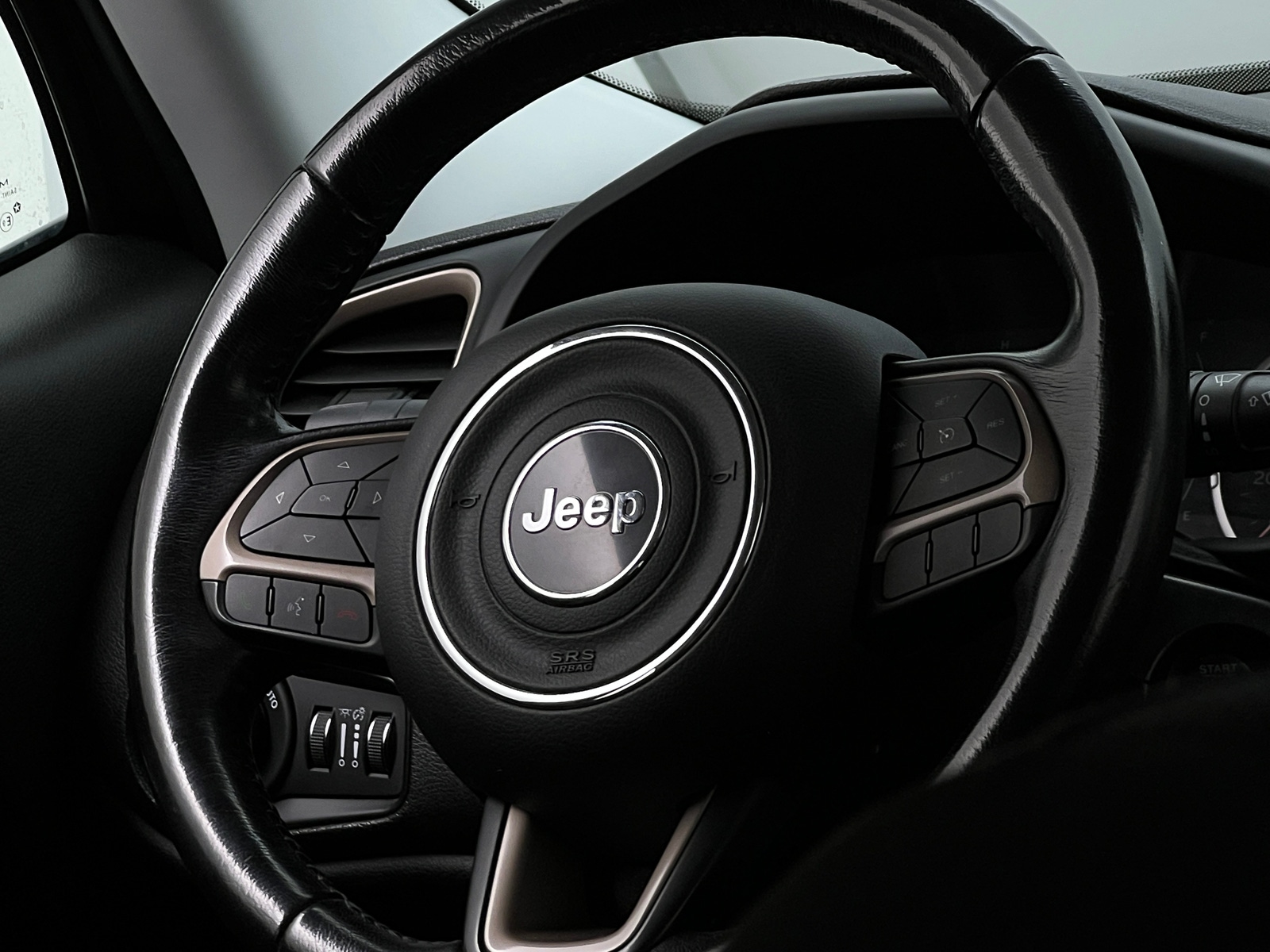 Thumbnail: 2017 Jeep Renegade - 5