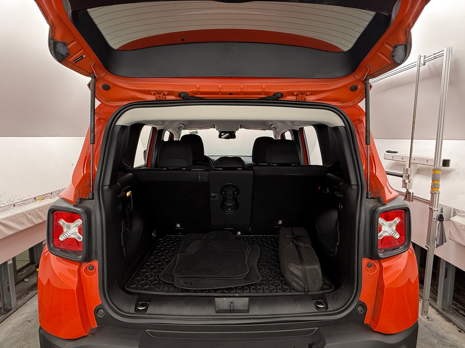 Thumbnail: 2018 Jeep Renegade - 7