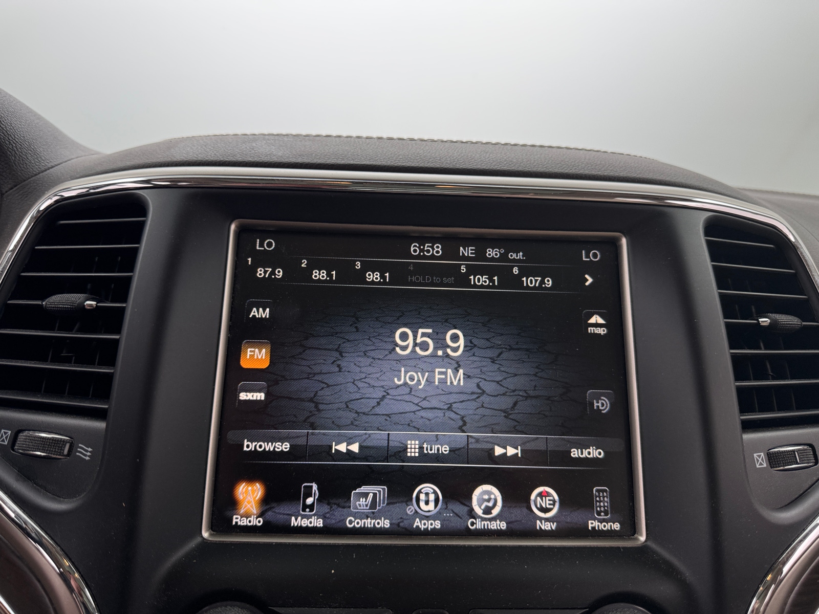 Thumbnail: 2016 Jeep Grand Cherokee - 3