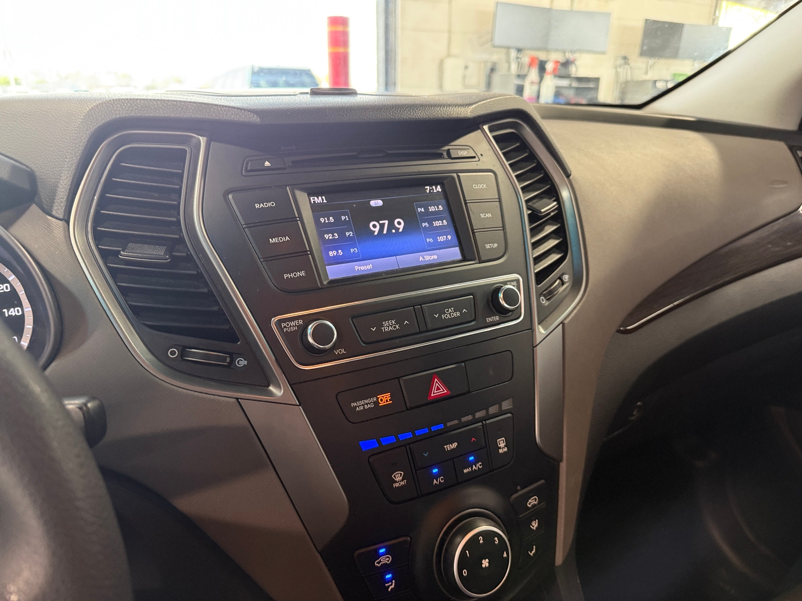Thumbnail: 2017 Hyundai Santa Fe - 4