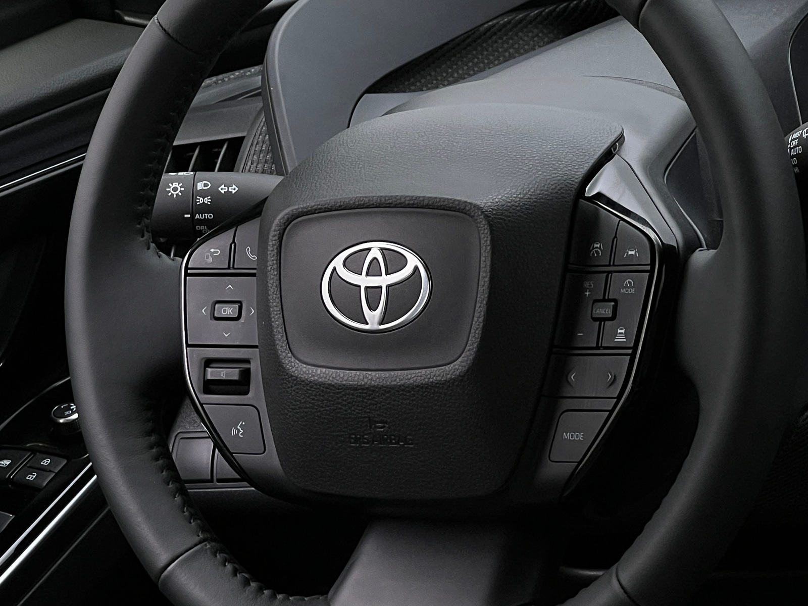 Thumbnail: 2023 Toyota bZ4X - 4