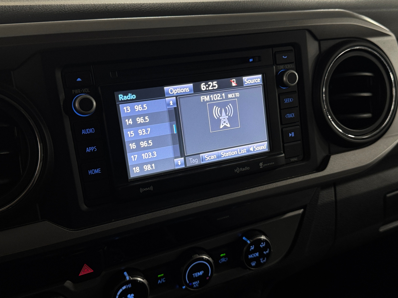 Thumbnail: 2016 Toyota Tacoma - 4