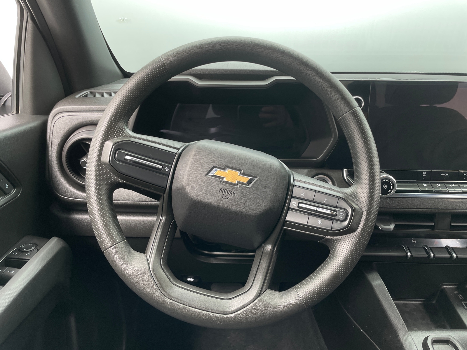 Thumbnail: 2023 Chevrolet Colorado - 5