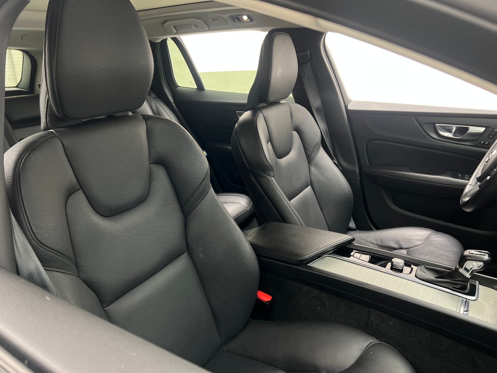 Thumbnail: 2022 Volvo V60 - 2