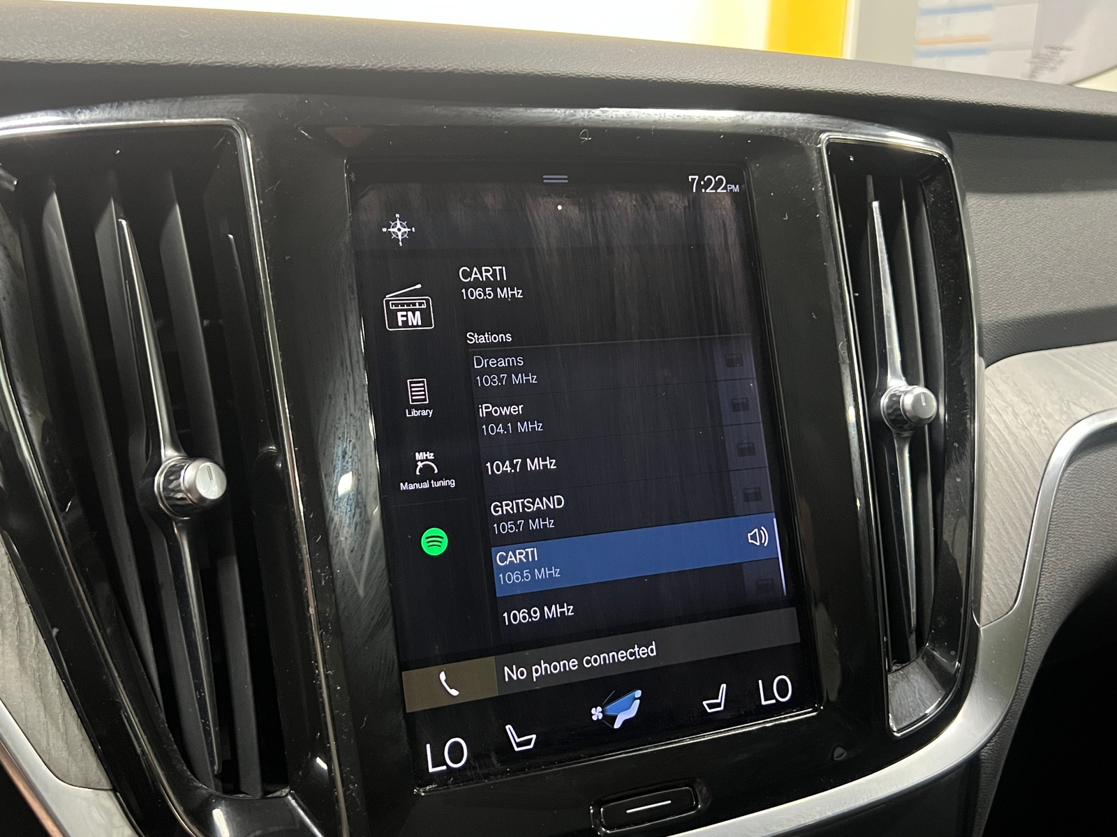 Thumbnail: 2022 Volvo V60 - 4