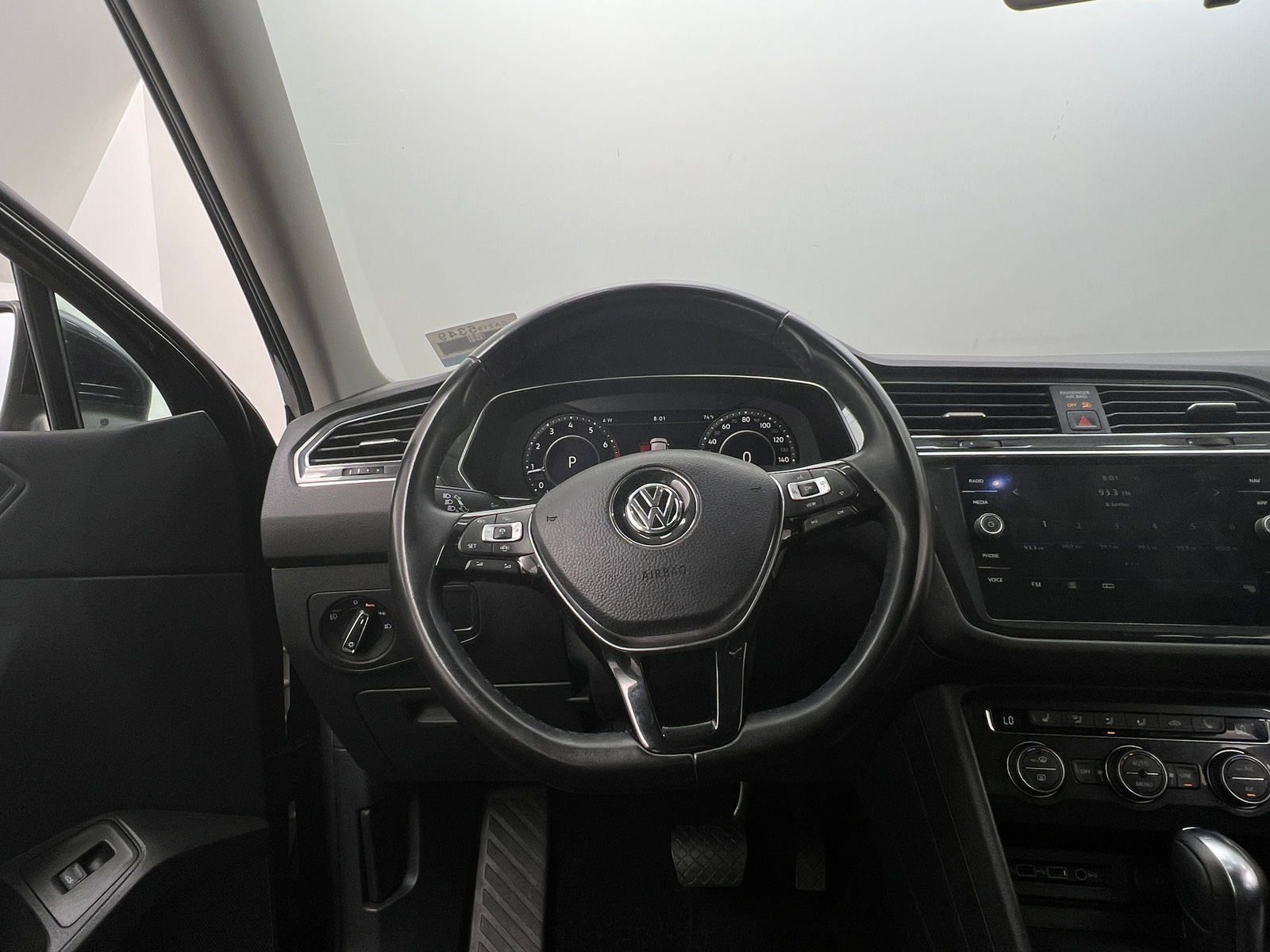 Thumbnail: 2019 Volkswagen Tiguan - 4