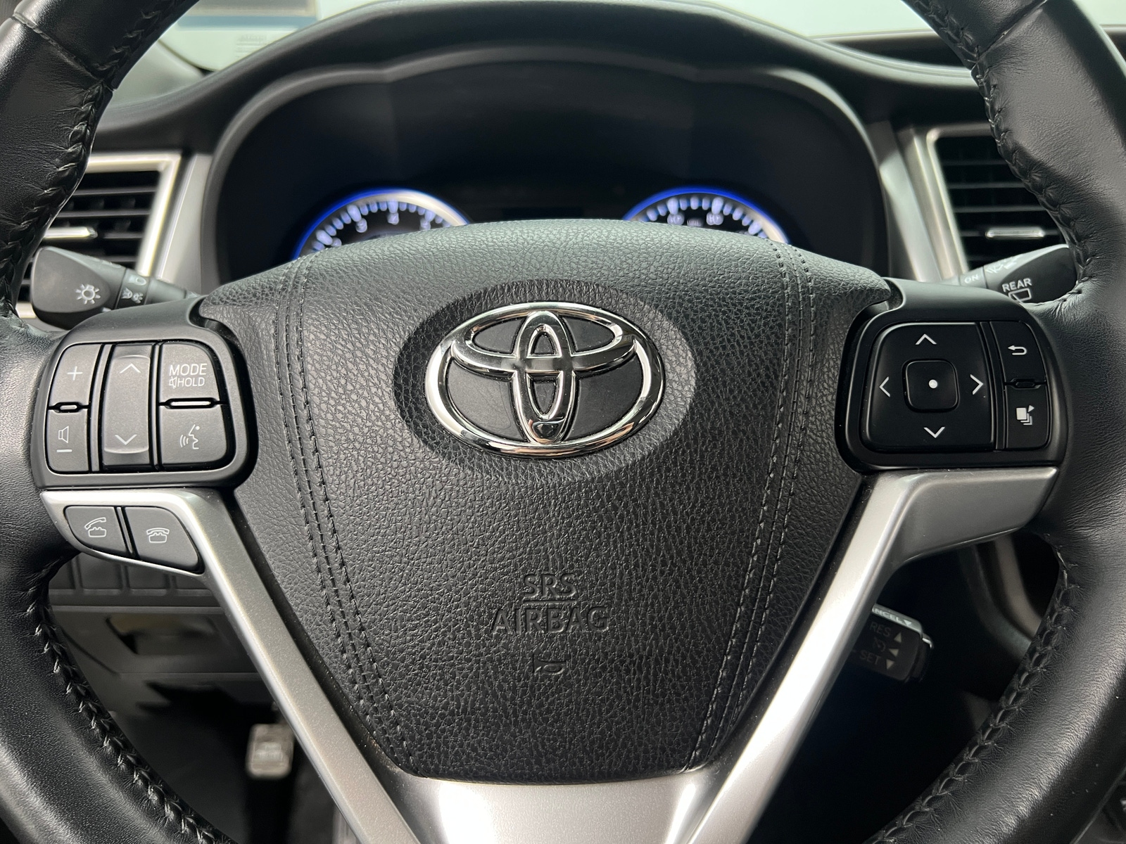 Thumbnail: 2015 Toyota Highlander - 4