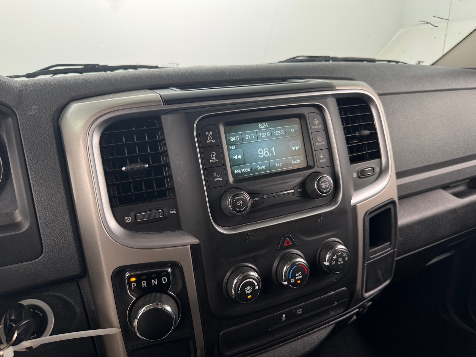 Thumbnail: 2020 RAM 1500 Classic - 4