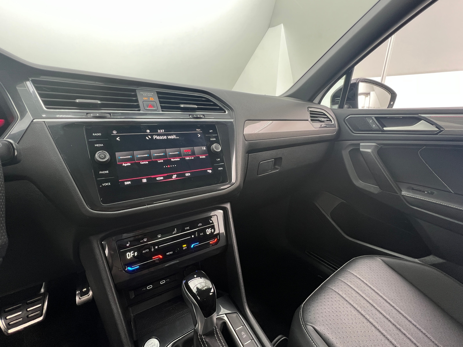 Thumbnail: 2022 Volkswagen Tiguan - 3