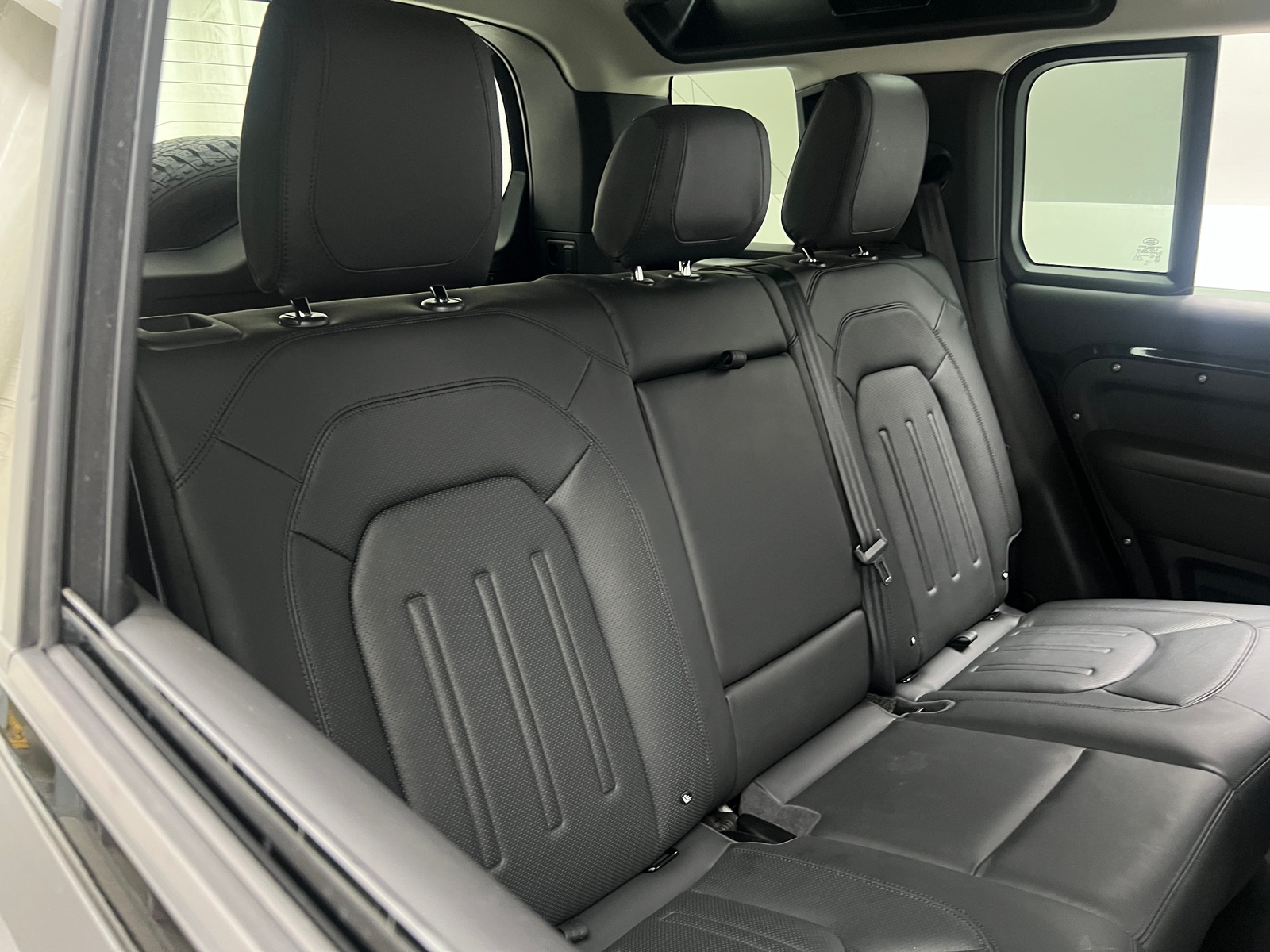 Thumbnail: 2020 Land Rover Defender - 6