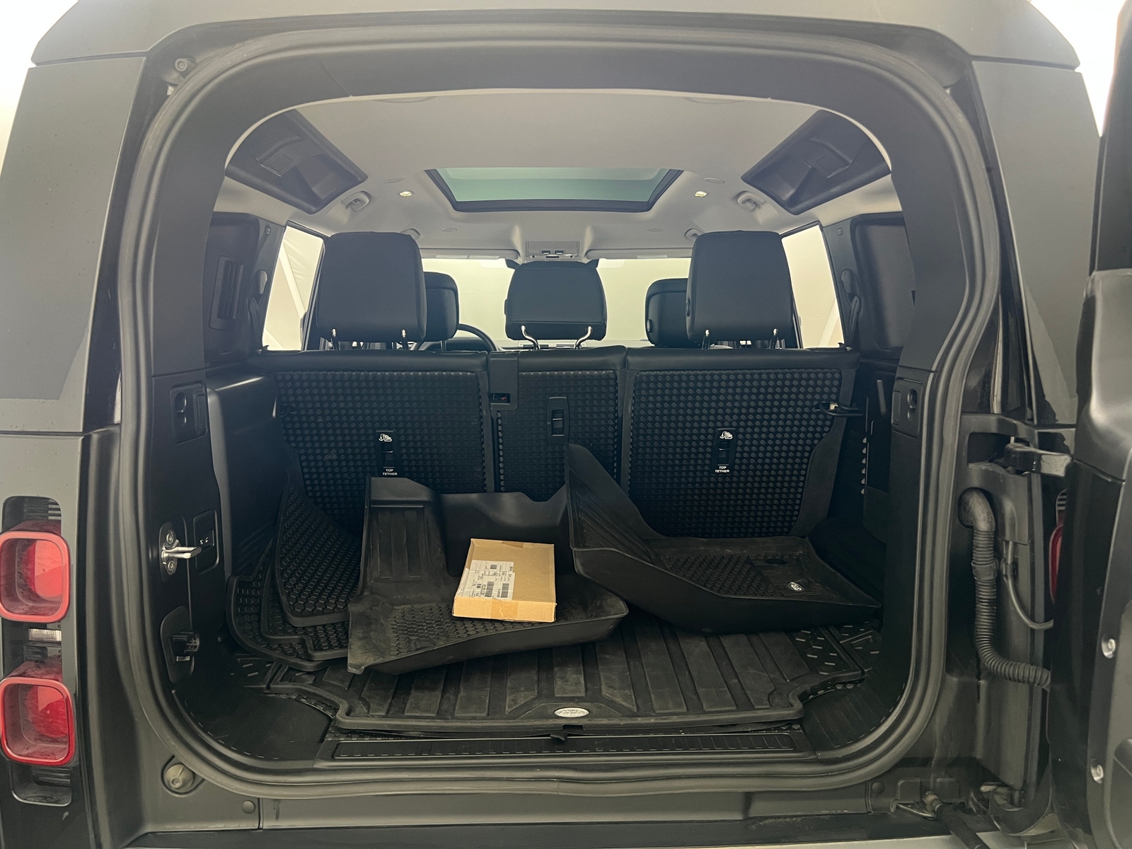 Thumbnail: 2020 Land Rover Defender - 7
