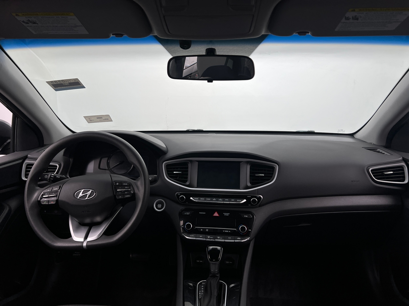 Thumbnail: 2019 Hyundai Ioniq - 3