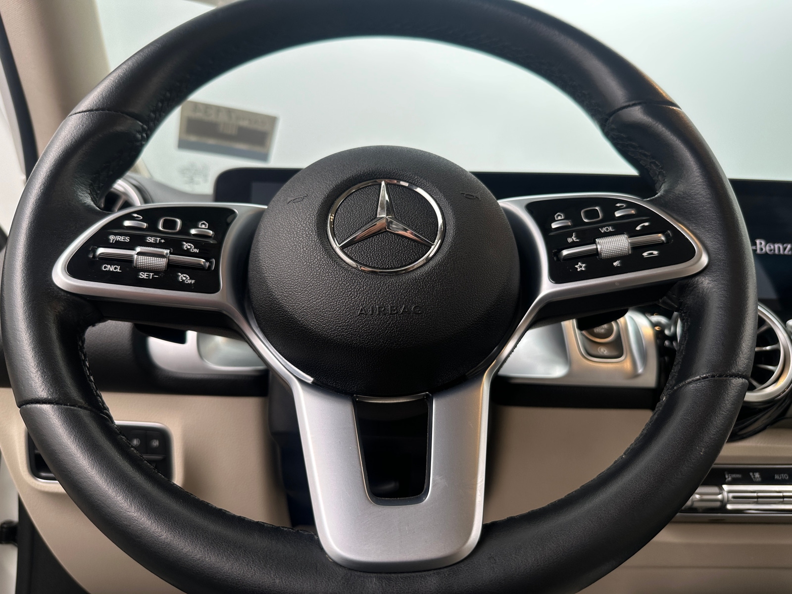 Thumbnail: 2022 Mercedes-Benz GLB - 4