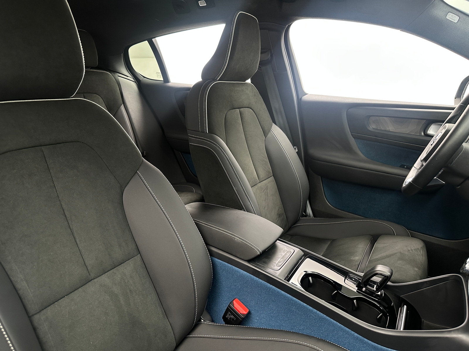 Thumbnail: 2023 Volvo C40 - 2