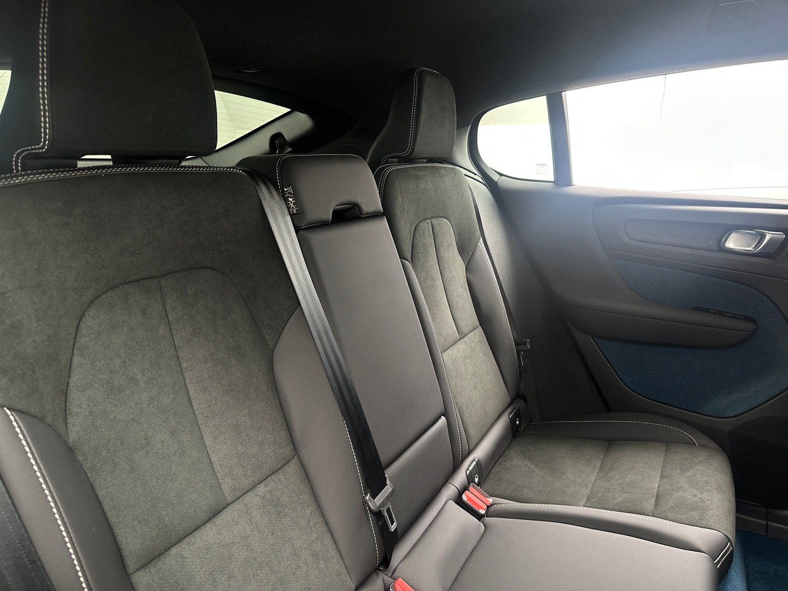 Thumbnail: 2023 Volvo C40 - 6