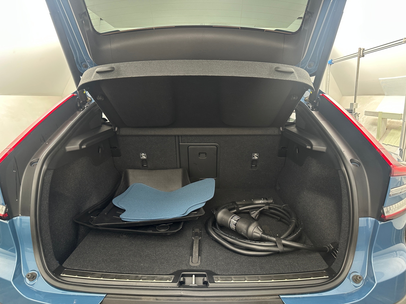 Thumbnail: 2023 Volvo C40 - 7