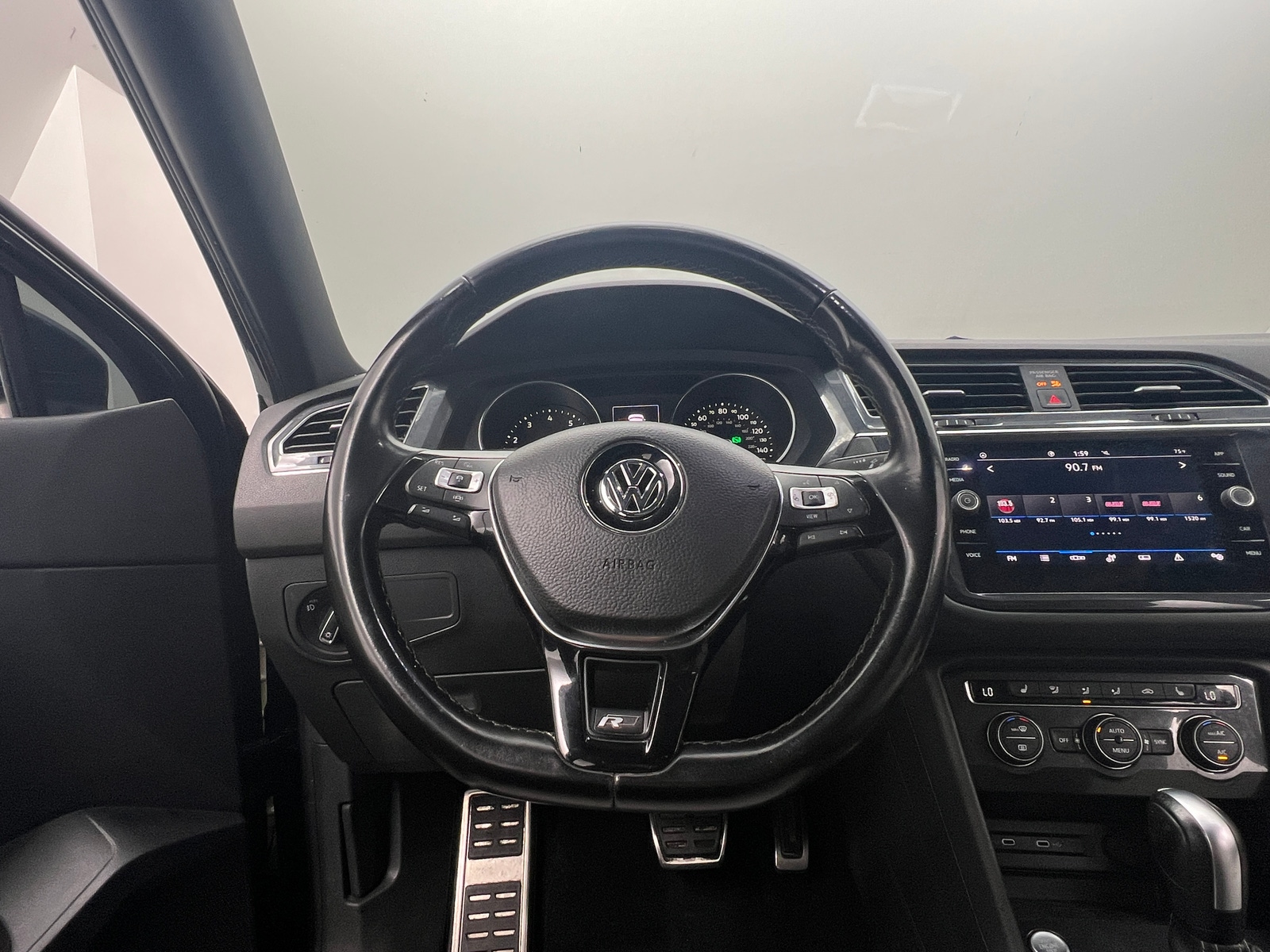Thumbnail: 2021 Volkswagen Tiguan - 4