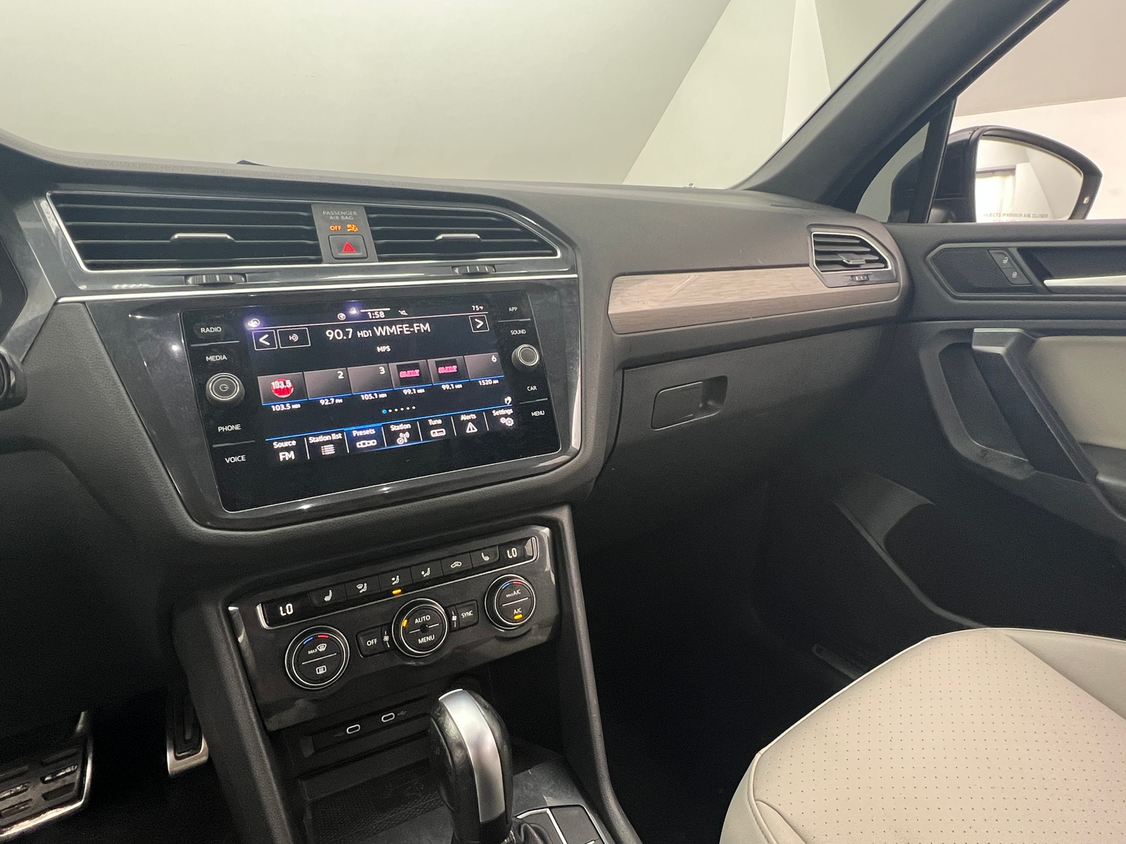 Thumbnail: 2021 Volkswagen Tiguan - 3