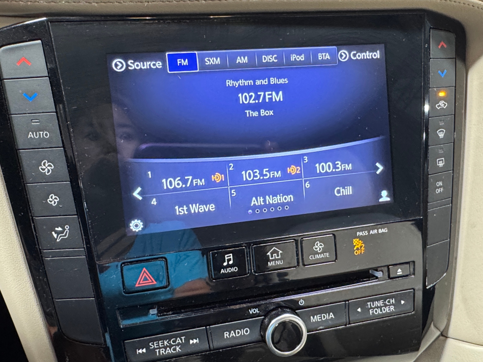 Thumbnail: 2019 INFINITI QX50 - 3