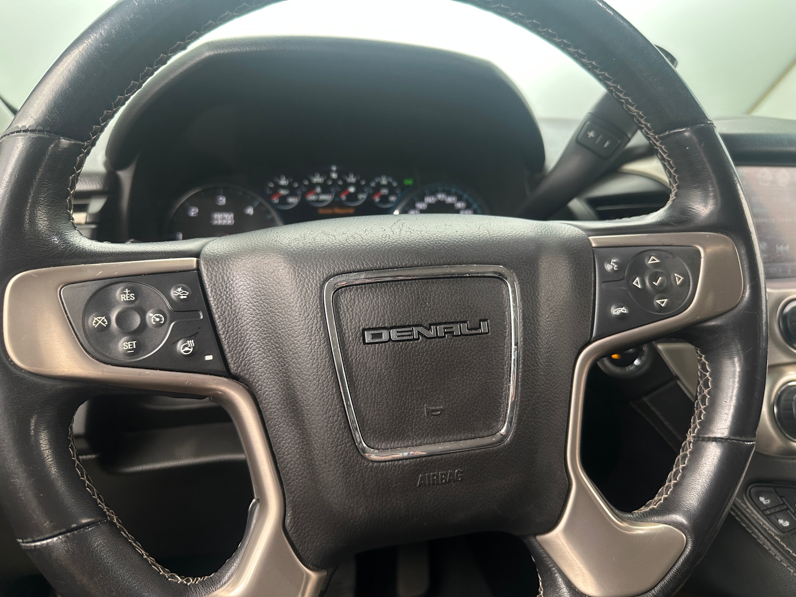 Thumbnail: 2019 GMC Yukon XL - 4