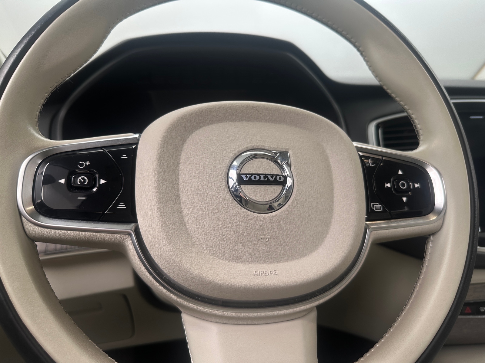 Thumbnail: 2023 Volvo XC90 - 4