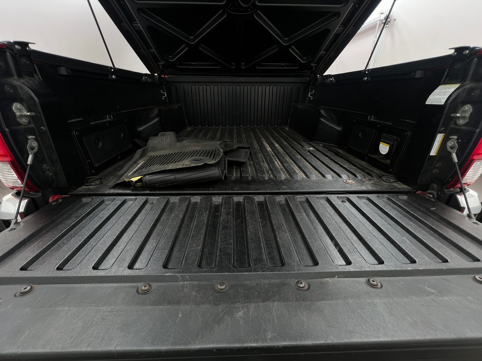 Thumbnail: 2016 Toyota Tacoma - 7