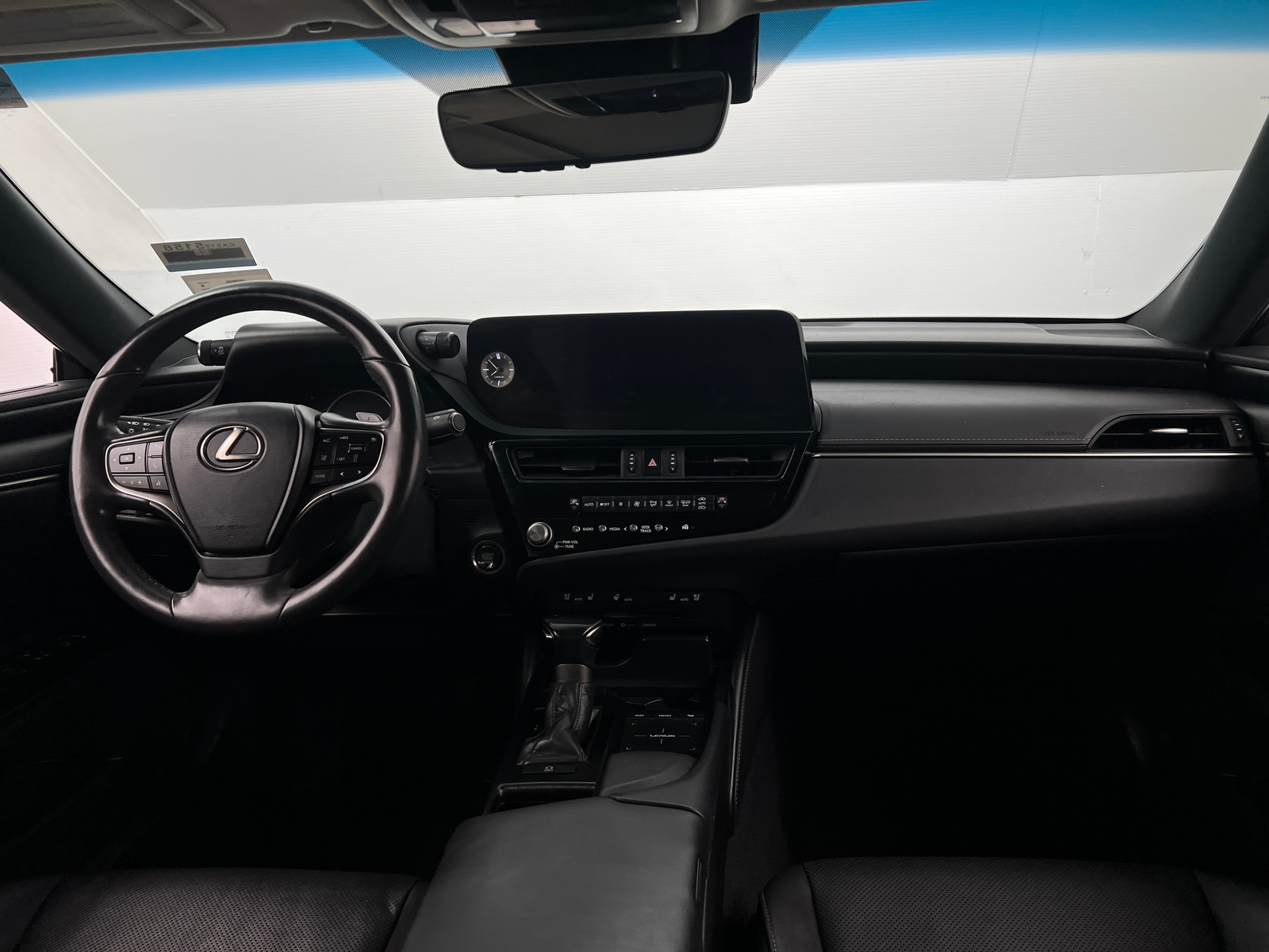 Thumbnail: 2022 Lexus ES - 2