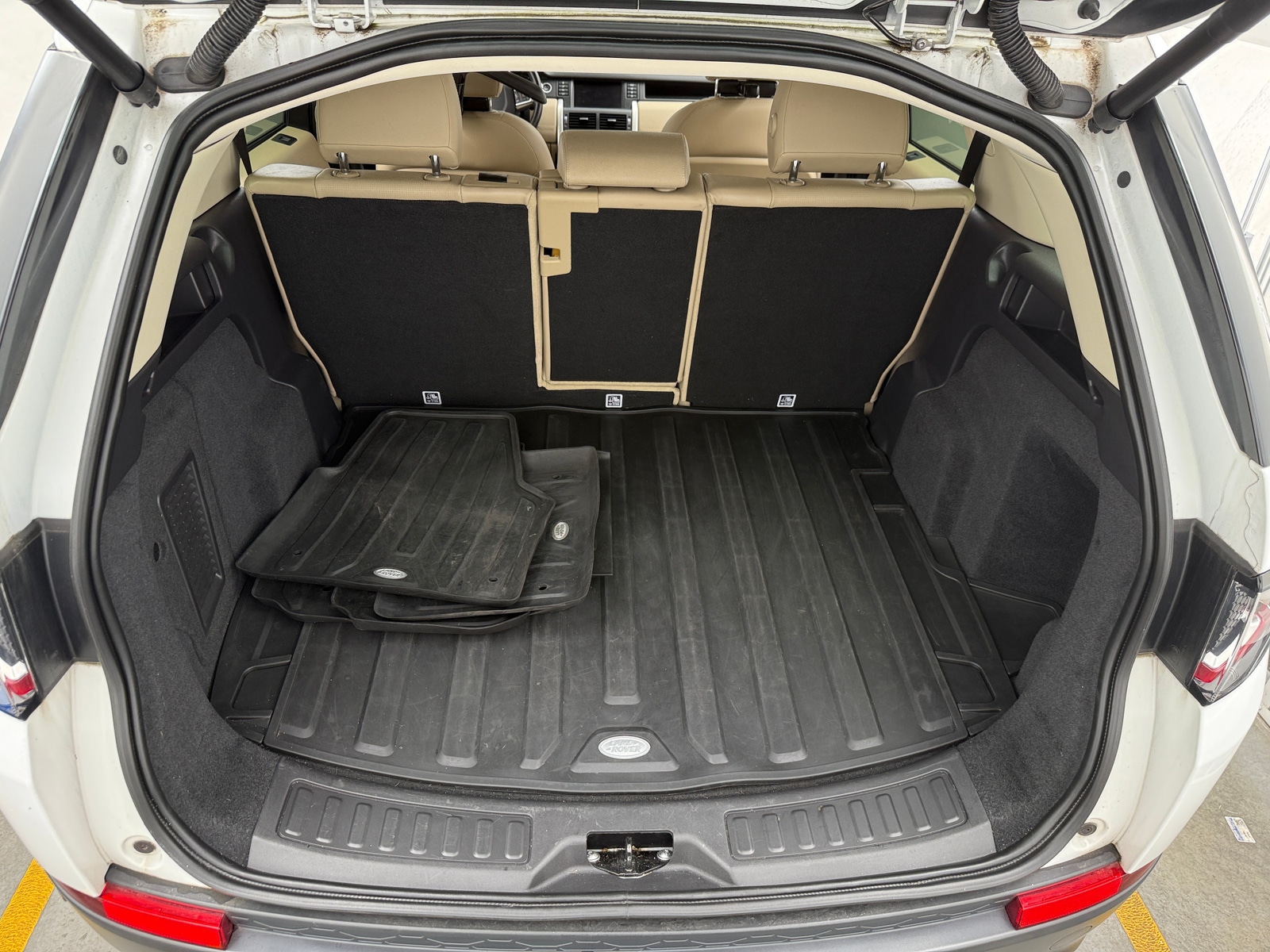 Thumbnail: 2018 Land Rover Discovery Sport - 6