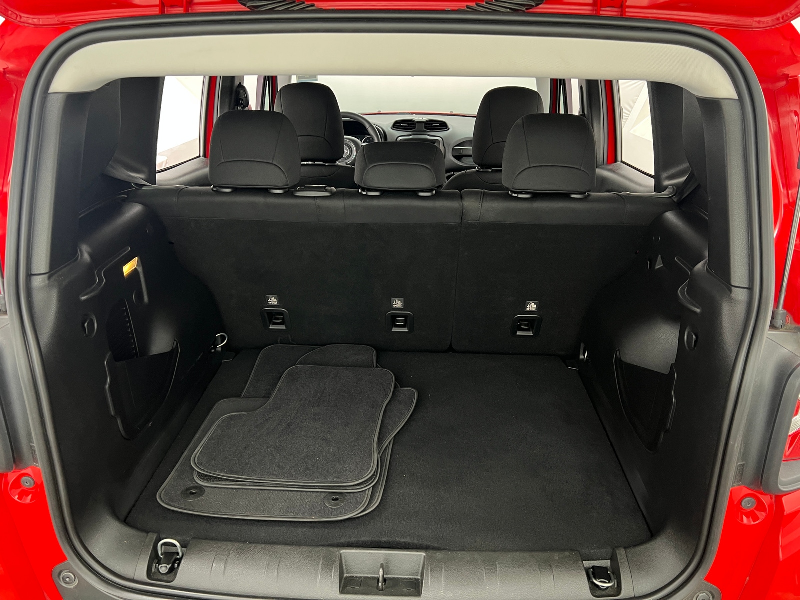 Thumbnail: 2020 Jeep Renegade - 7