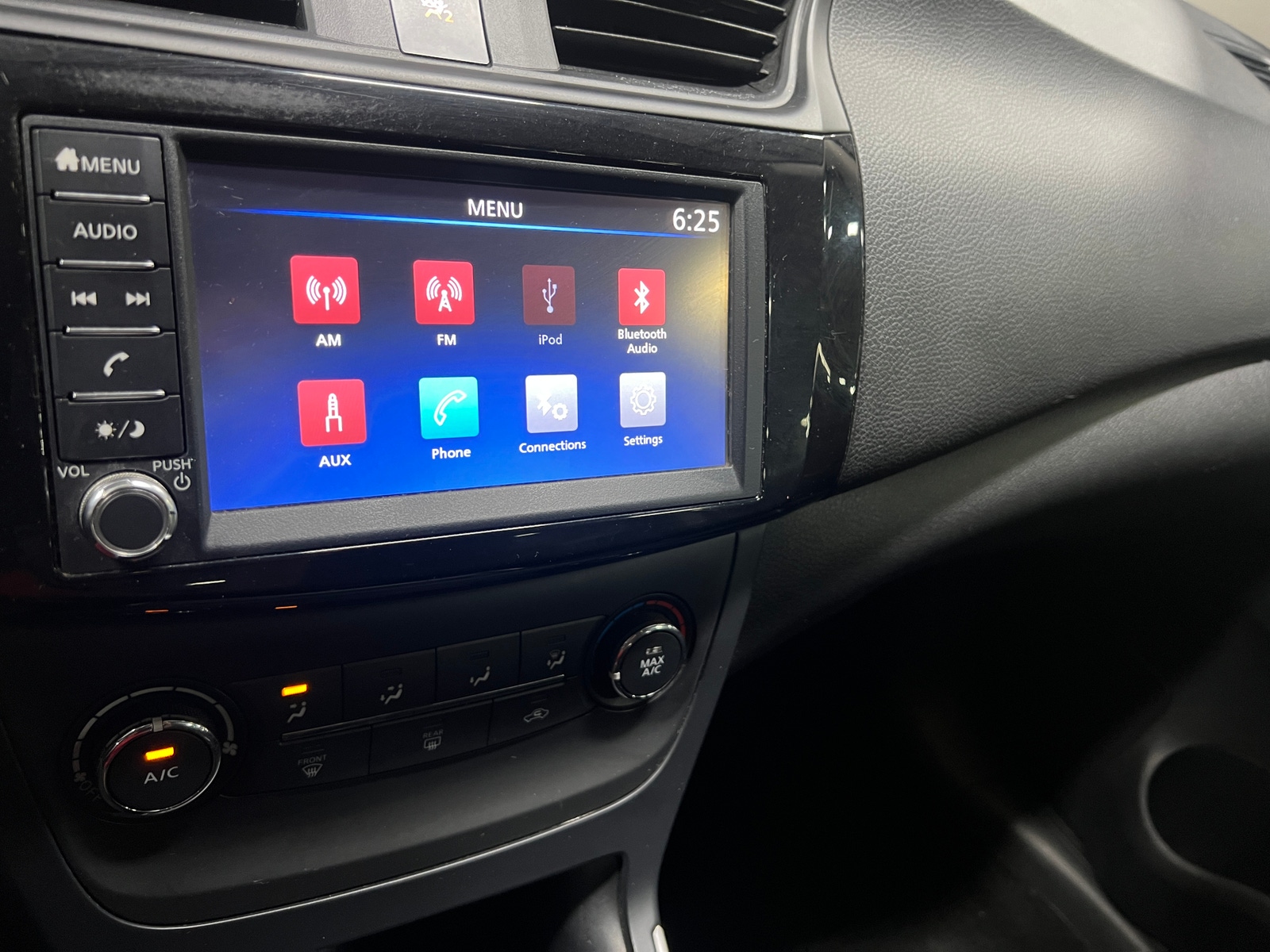 Thumbnail: 2019 Nissan Sentra - 4