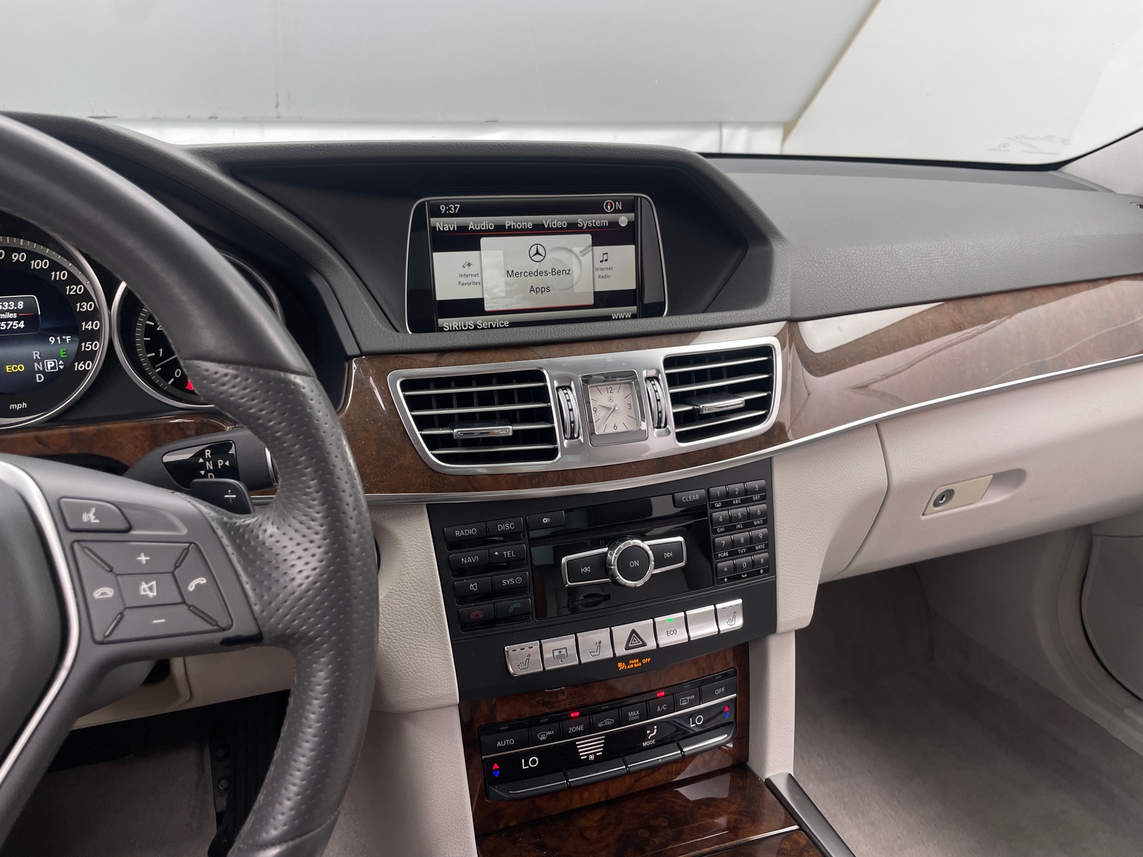 Thumbnail: 2014 Mercedes-Benz E-Class - 3