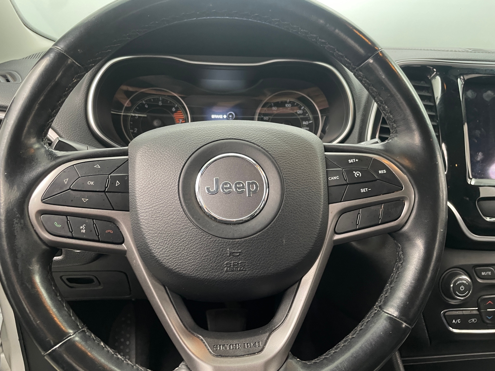 Thumbnail: 2019 Jeep Cherokee - 4