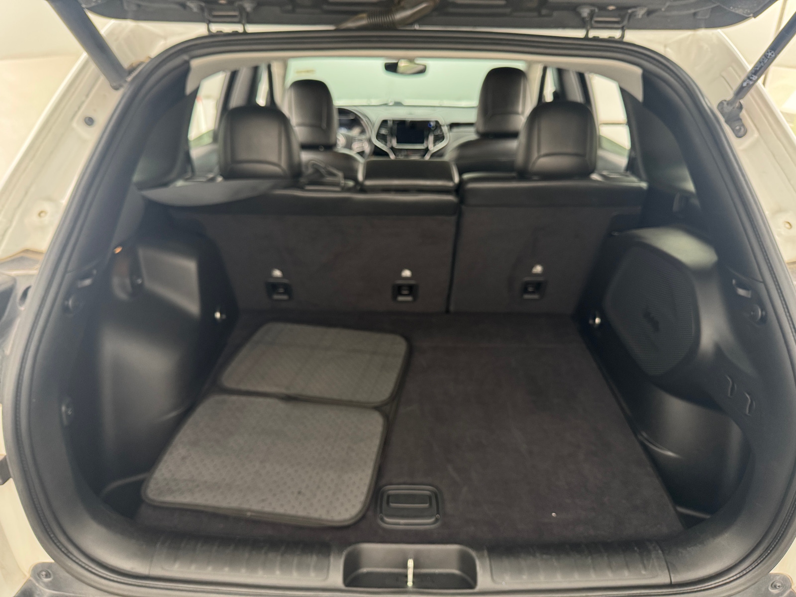 Thumbnail: 2019 Jeep Cherokee - 6