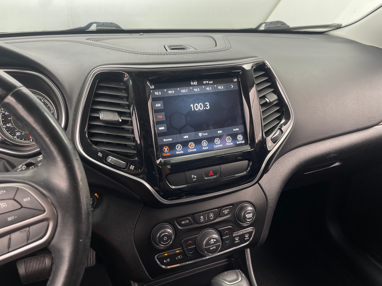Thumbnail: 2019 Jeep Cherokee - 3