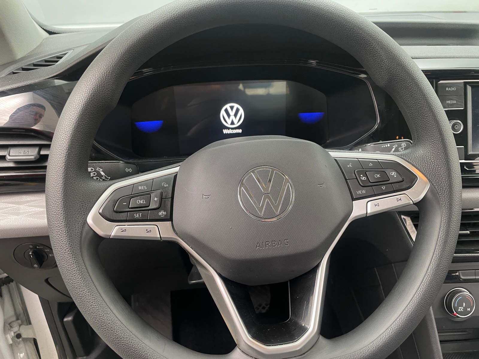 Thumbnail: 2022 Volkswagen Taos - 5
