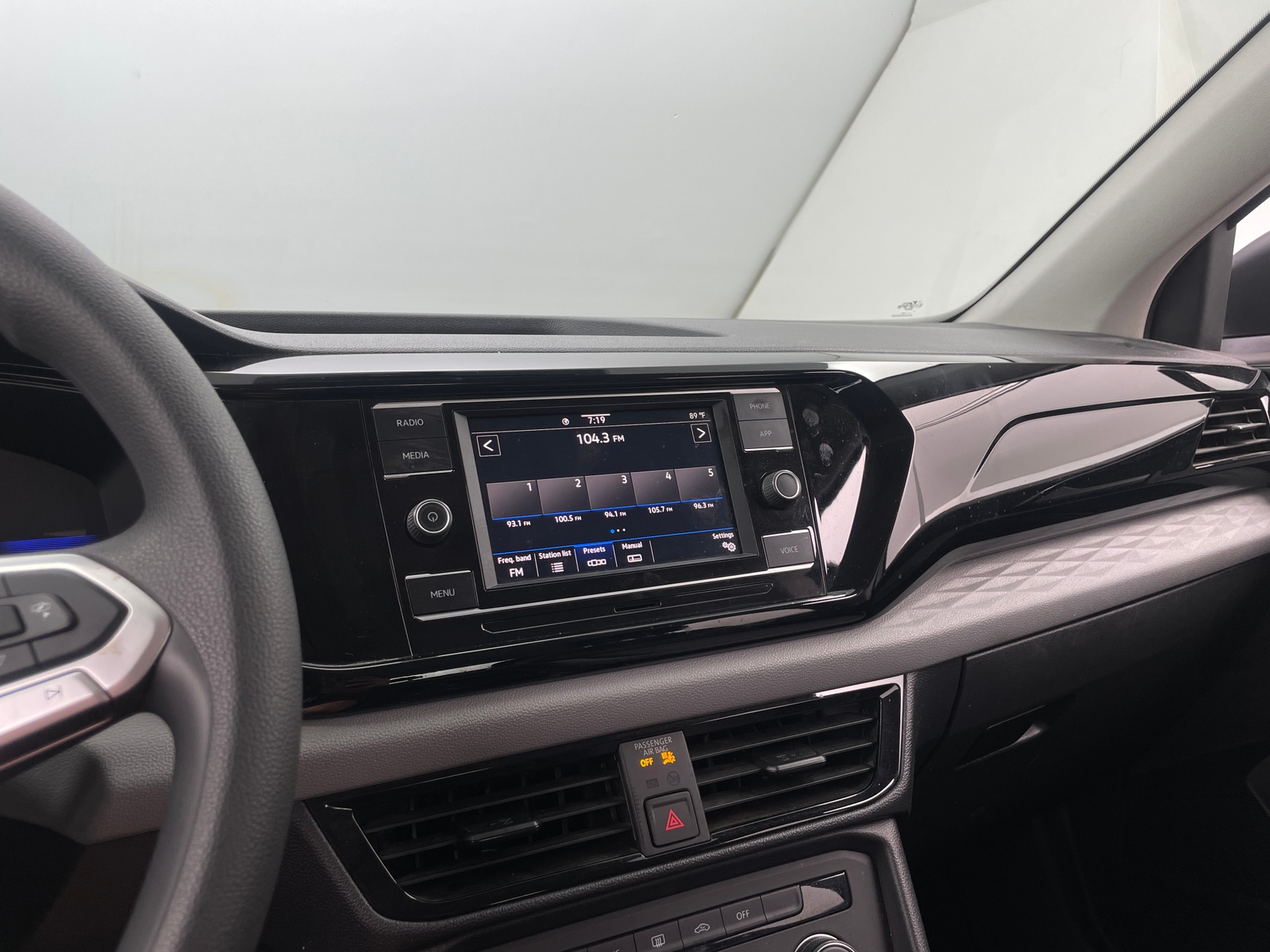 Thumbnail: 2022 Volkswagen Taos - 4