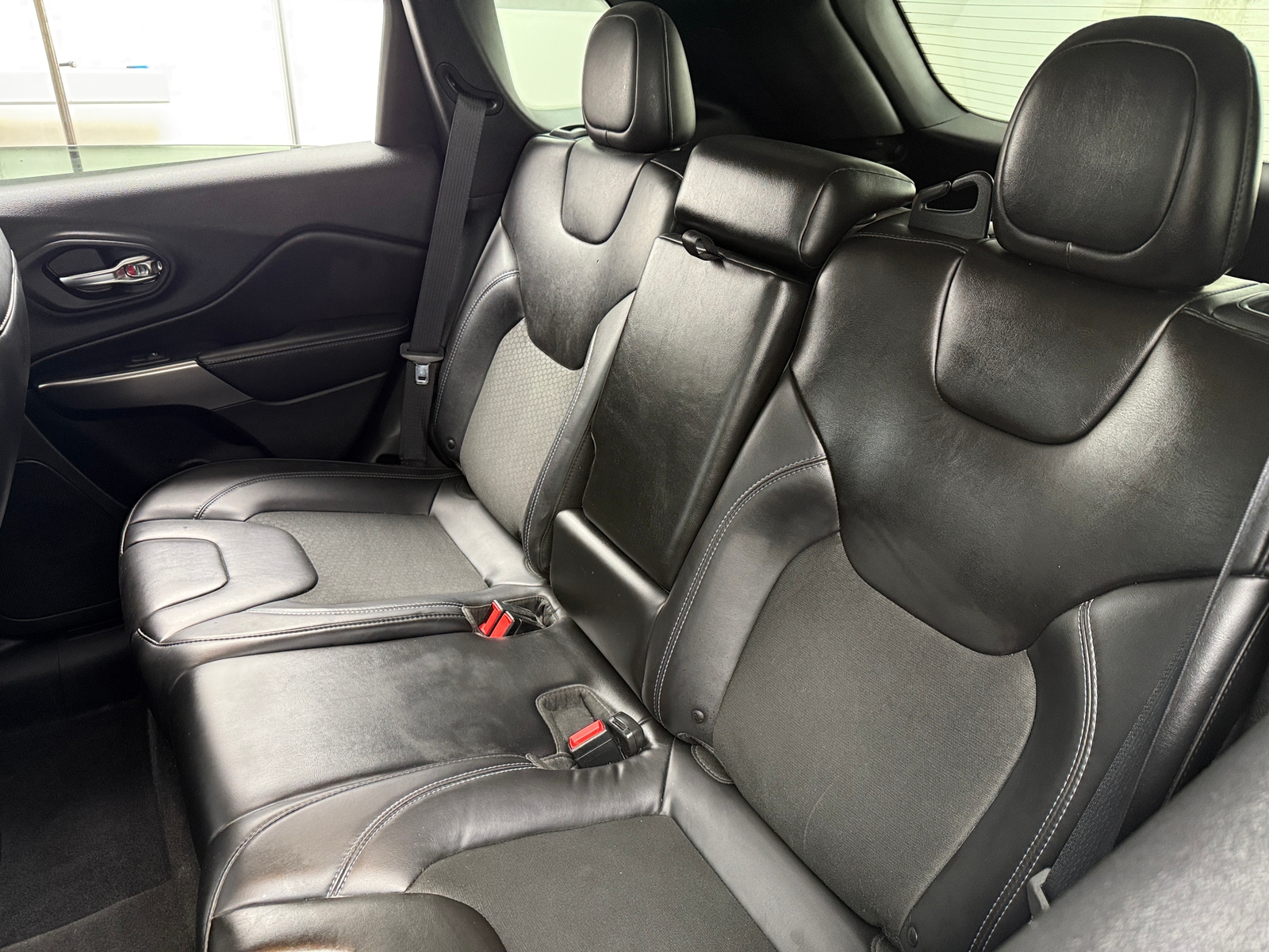 Thumbnail: 2019 Jeep Cherokee - 6