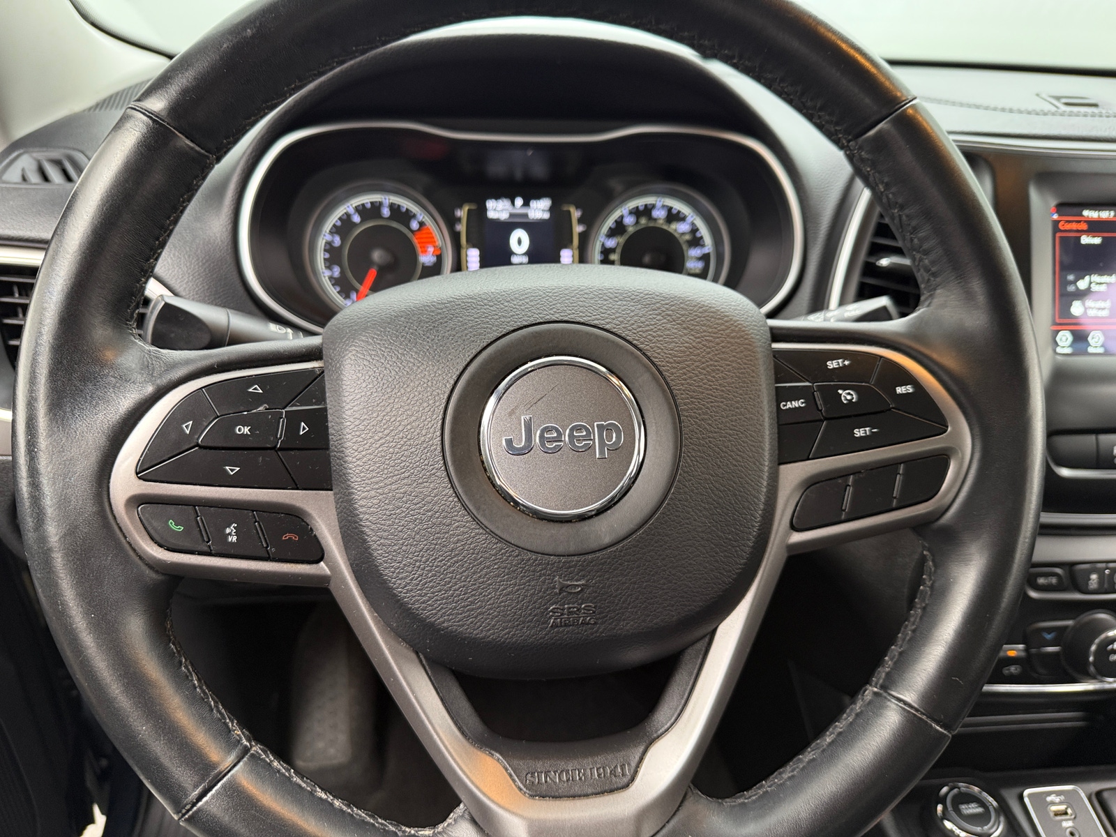 Thumbnail: 2019 Jeep Cherokee - 5