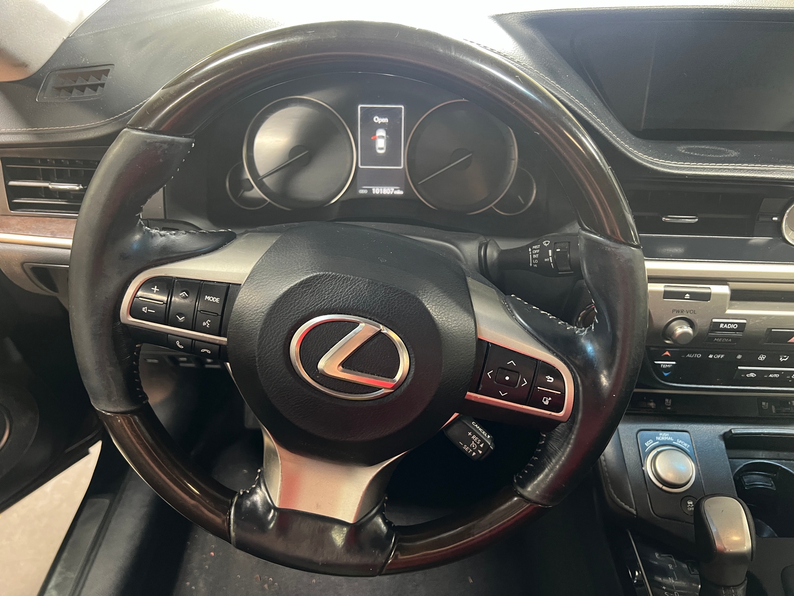Thumbnail: 2016 Lexus ES - 4