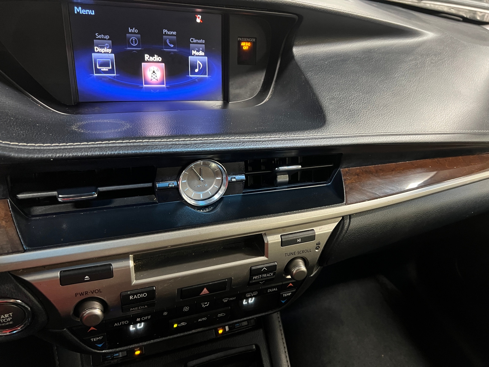Thumbnail: 2016 Lexus ES - 3