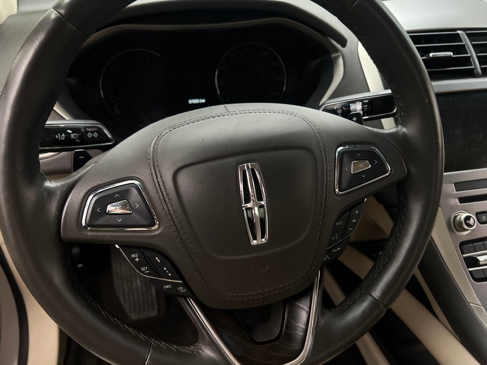Thumbnail: 2017 Lincoln MKZ - 4