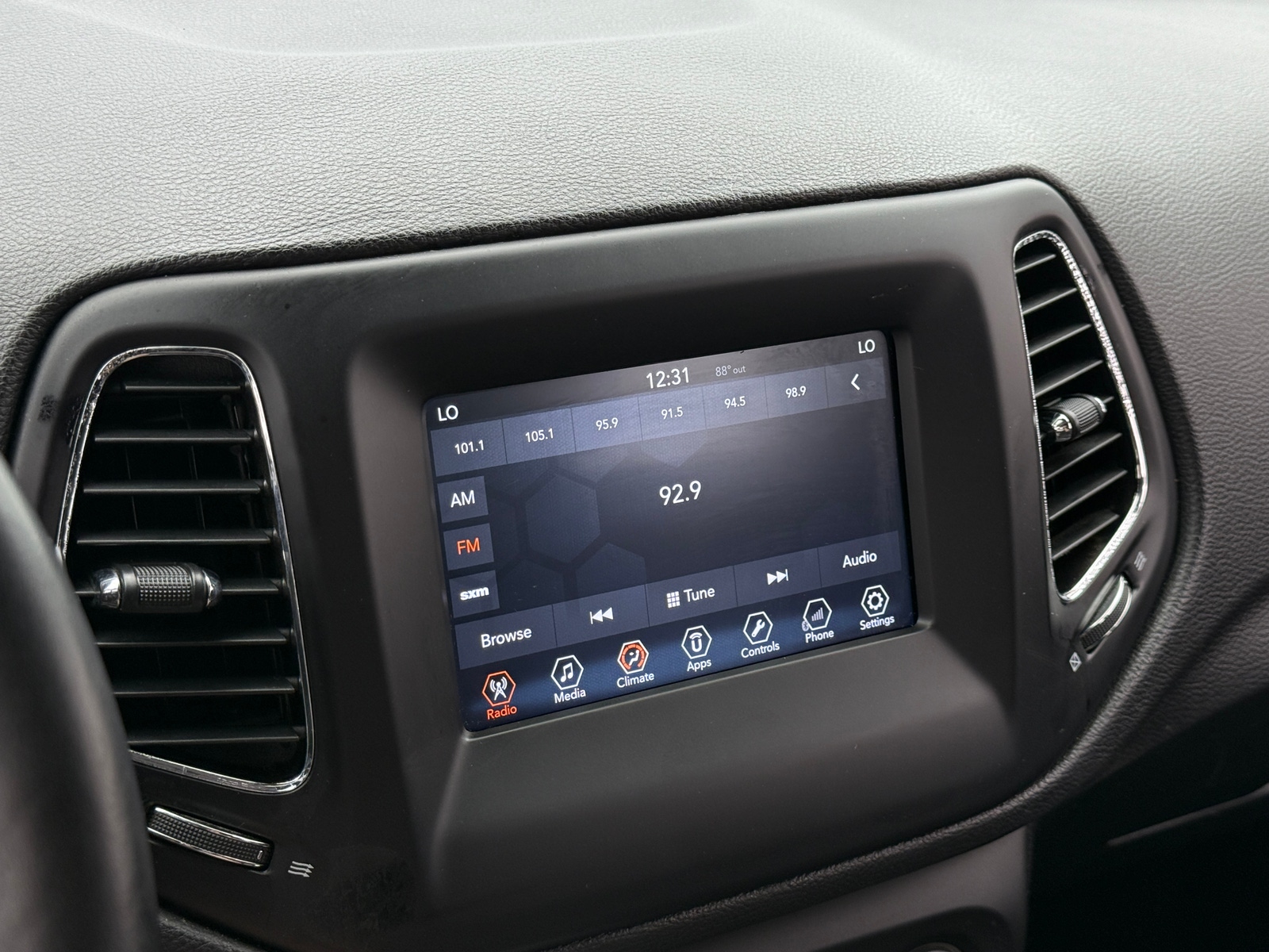 Thumbnail: 2018 Jeep Compass - 3