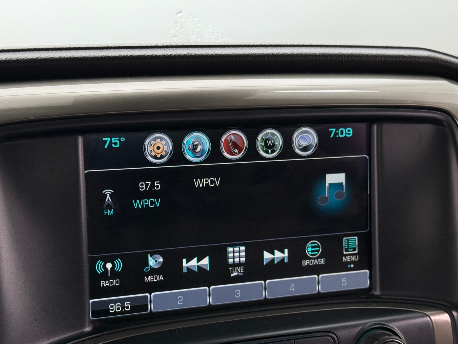 Thumbnail: 2017 Chevrolet Silverado 1500 - 3