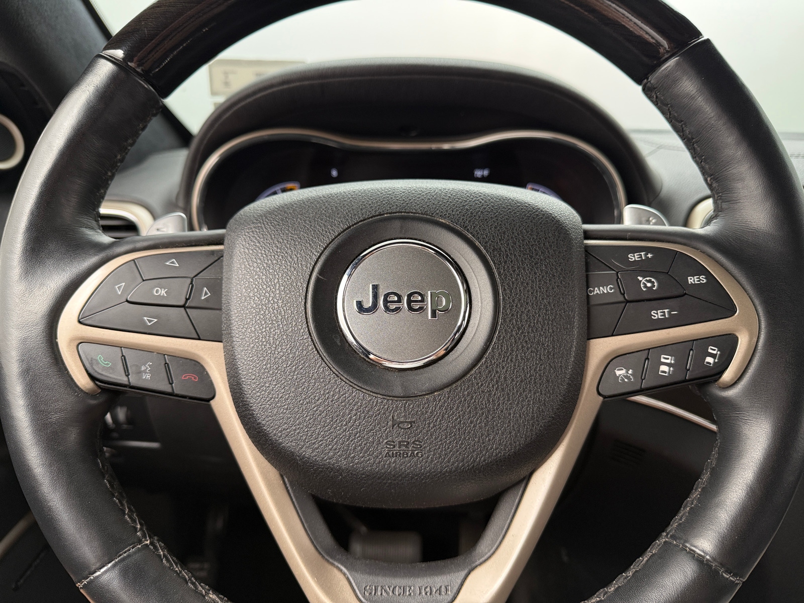 Thumbnail: 2015 Jeep Grand Cherokee - 4