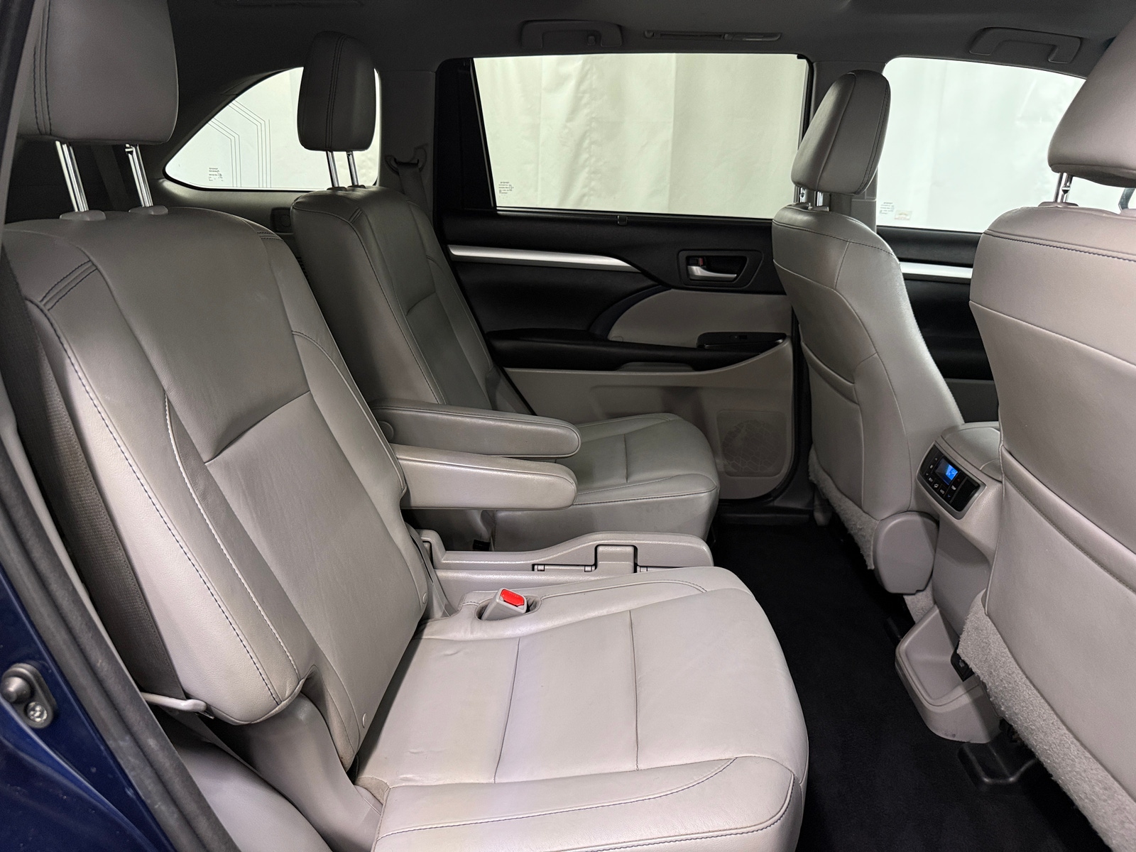 Thumbnail: 2016 Toyota Highlander - 5