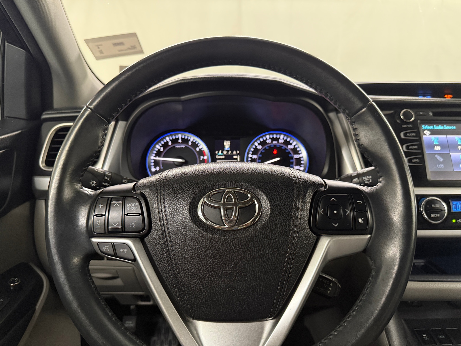 Thumbnail: 2016 Toyota Highlander - 4