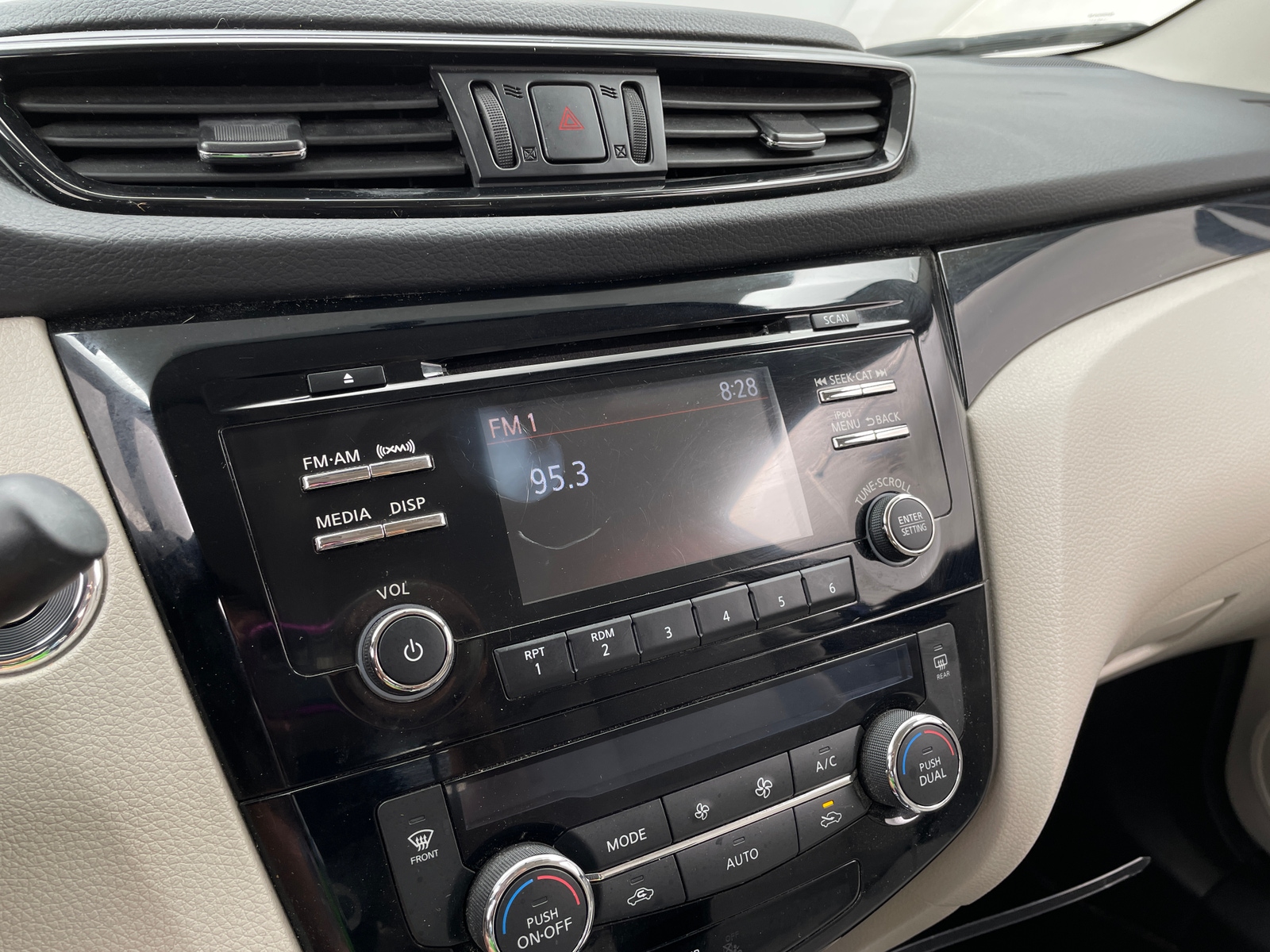Thumbnail: 2018 Nissan Rogue Sport - 4