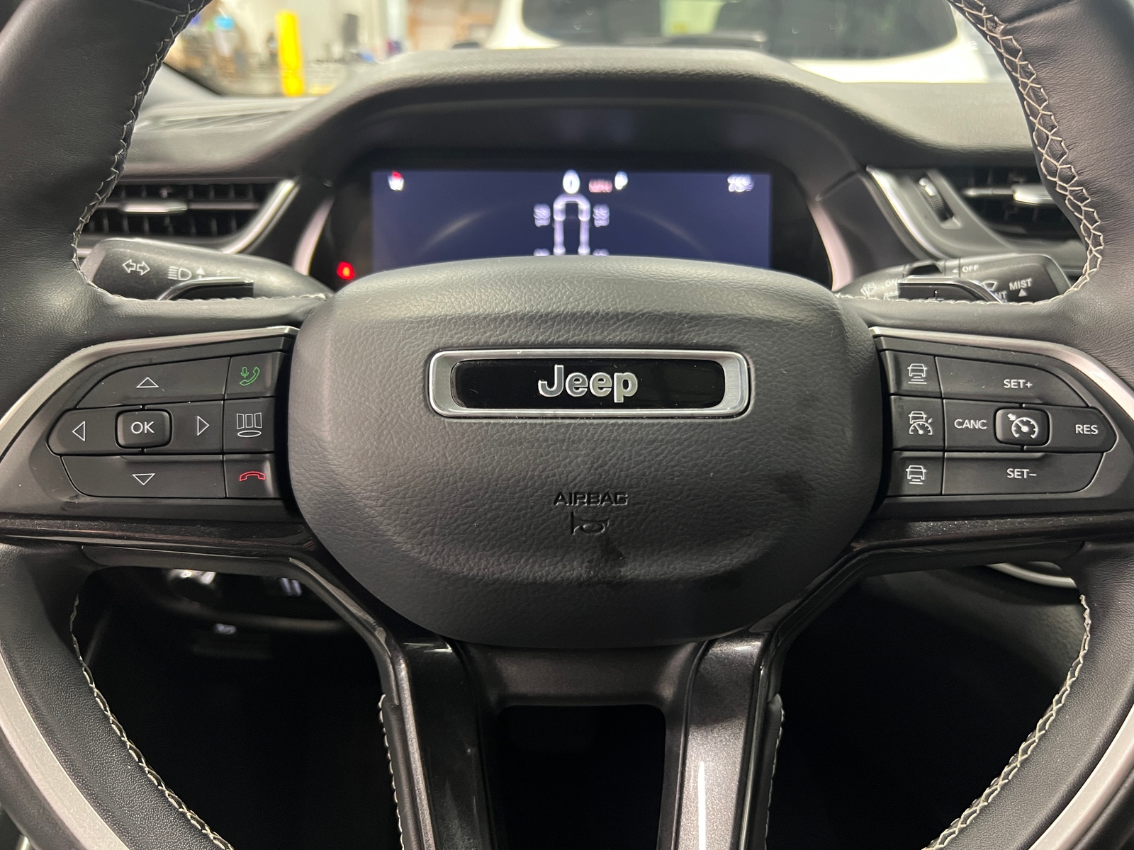 Thumbnail: 2021 Jeep Grand Cherokee L - 4